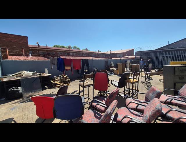 2,100M² FACTORY FOR SALE IN BOKSBURG EAST